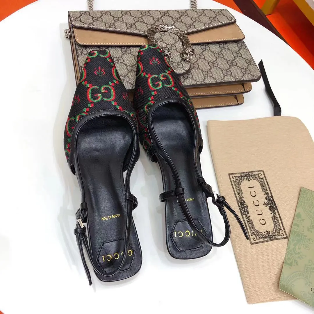 👟👟Ex-factory price 460👟👟 Gucci & Vintage 2025 spring new style second-hand original fabric/hot diamond mesh sandals, this series of sandals are so beautiful, you must buy them, Vintage things are like this, the longer they are, the more they taste👍🏻They are very elegant on the feet. Upper: Original Logo fabric Foot pads: Sheepskin Heel height: 4.5cm Sole: Genuine leather outsole Size: 34-41 (40 and 41 custom-made, non-refundable and non-exchangeable, with full set of packaging)